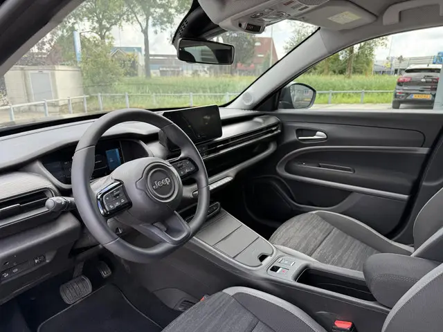 Jeep Avenger Longitude 54 kWh Aut. 2024 Elektrisch 12