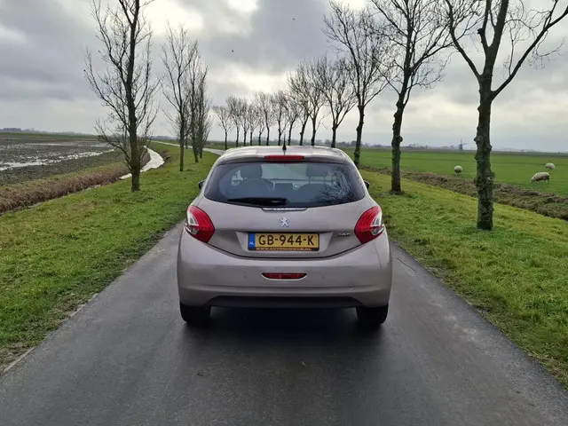 Peugeot 208 1.2 VTi Active❗ 2013 Benzine 12