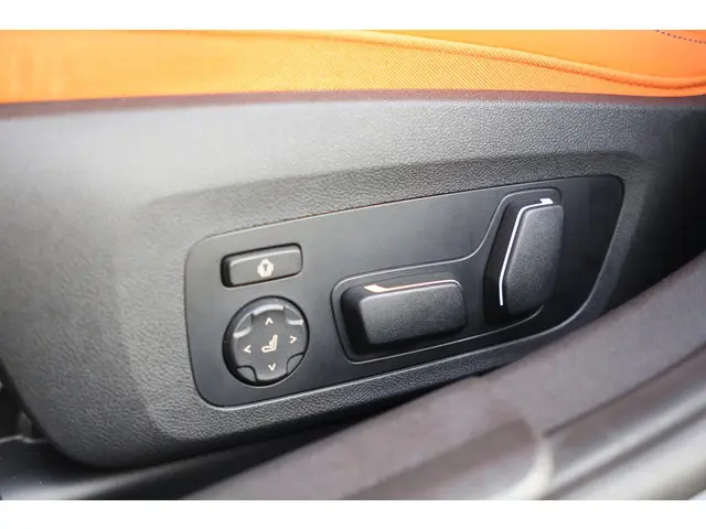 BMW M3 3-serie Touring xDrive Competition 2025 Benzine 32