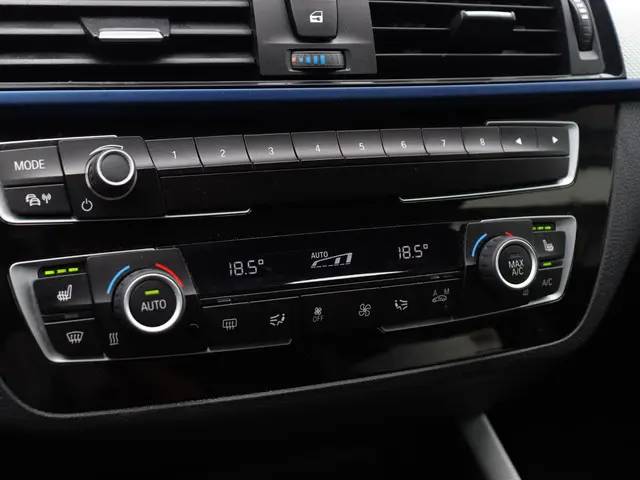 BMW 1 Serie 3-deurs 116i 2018 Benzine 15