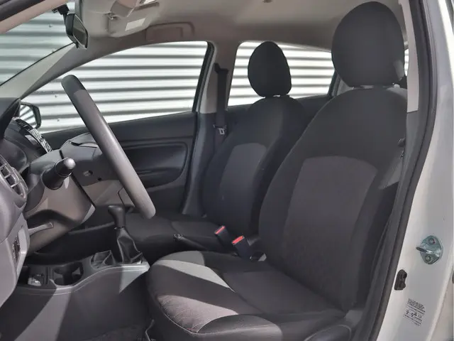 Mitsubishi Space Star 1.0 Cool+ 2020 Benzine 15