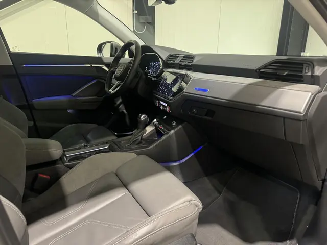 Audi Q3 45 TFSI e S edition 2021 Hybride Benzine 7