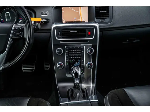 Volvo S60 1.5 T3 R-Design 2018 Benzine 12