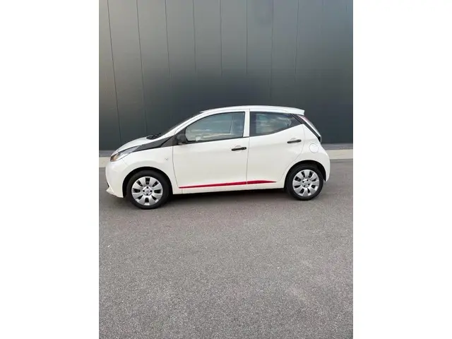 Toyota Aygo 1.0 VVT-i x NEW APK (C1,107) 2017 Benzine 4