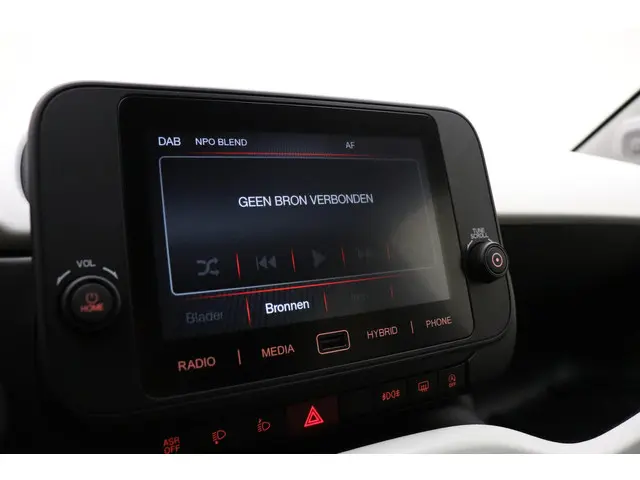 Fiat Panda 1.0 Hybrid Pandina 2025 Benzine 23