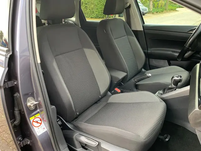 Volkswagen Polo 1.0 TSI Life Business, DSG 2022 Benzine 31