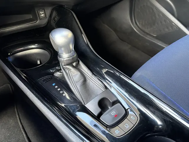 Toyota C-HR 1.8 Hybrid Bi-Tone 2017 Hybride Benzine 30