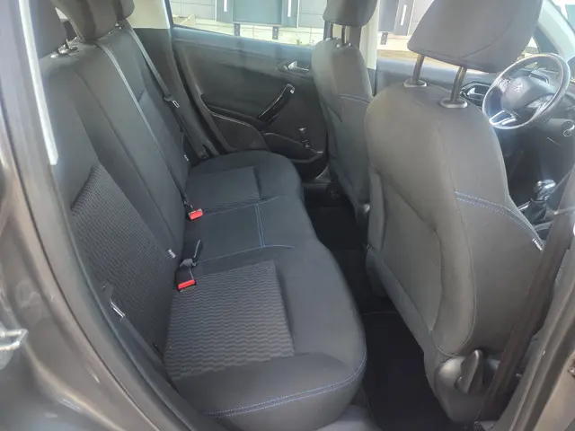 Peugeot 208 1.2 PureTech Signature Navi 2019 Benzine 20