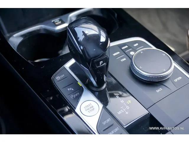 BMW 1 Serie 118i Executive Edition 2019 Benzine 16