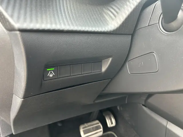 Peugeot 2008 1.2 Hybrid 145 GT 2025 Hybride Benzine 25