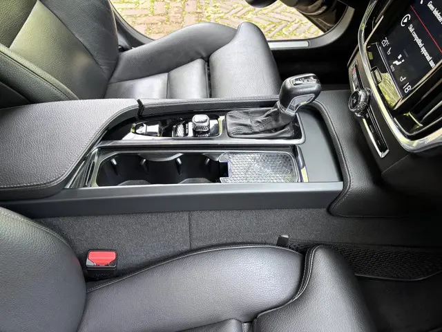 Volvo V90 2.0 T4 2019 YOUR CLASSIC CAR-SOLD. 2019 Benzine 18