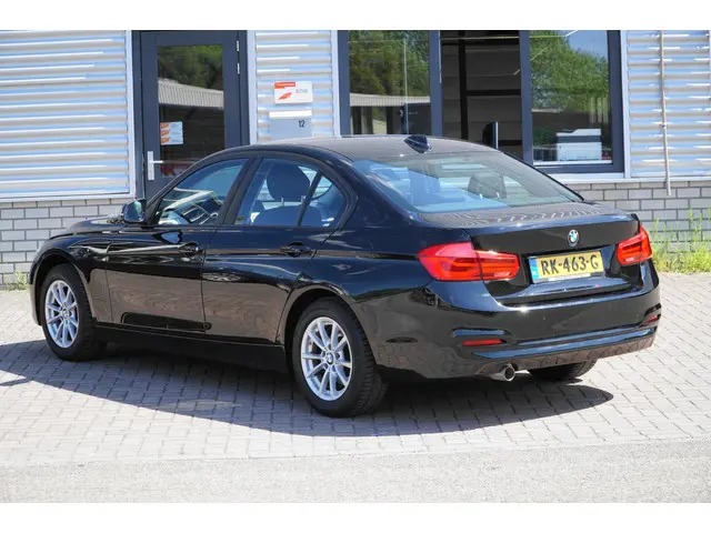 BMW 3 Serie 318i FACELIFT MODEL 2017 Benzine 7