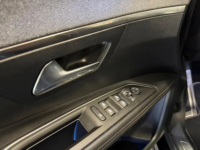 Peugeot 3008 1.2 PureTech GT Line 2020 Benzine 23