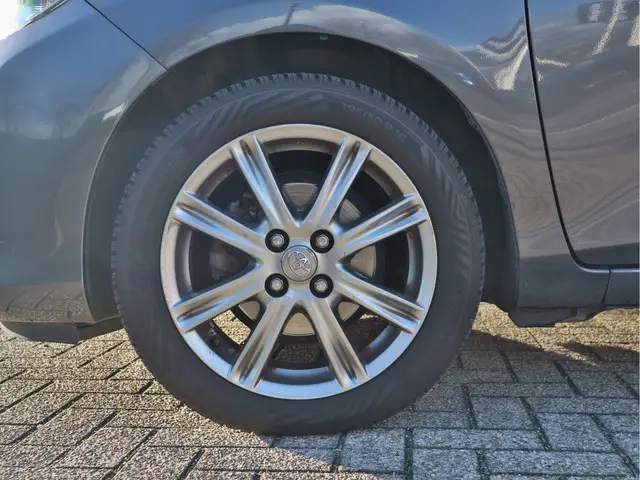 Toyota Yaris 1.3 VVT-i Dynamic 2012 Benzine 7