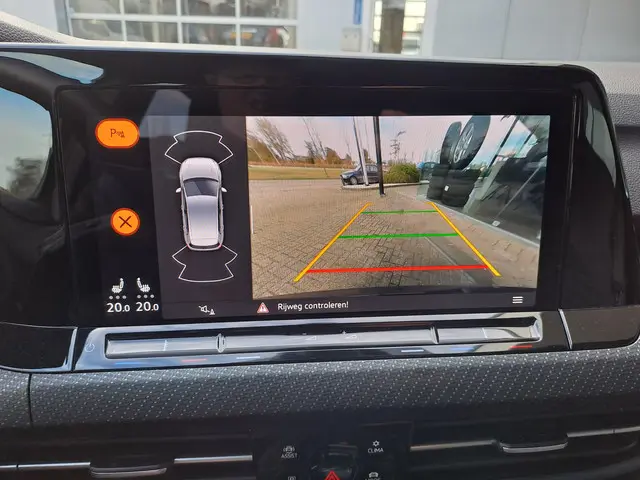 Volkswagen Golf 1.5 eTSI R-Line NIEUWSTAAT 2023 Benzine 9
