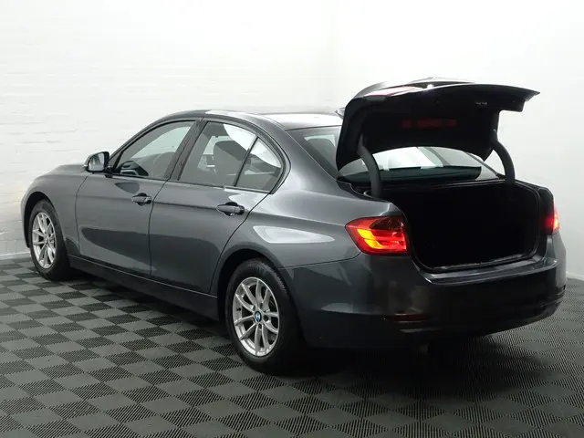 BMW 3 Serie 320i M Sport High Exe Aut- 2012 Benzine 30