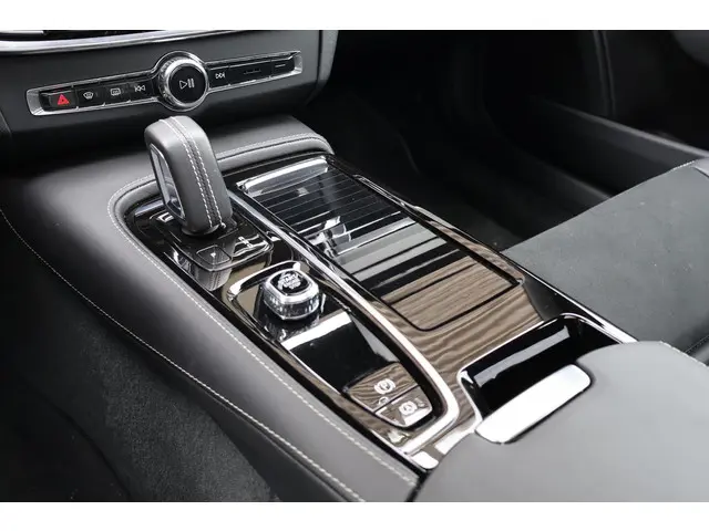 Volvo S90 T8 AWD R-Design 2021 Hybride Benzine 22