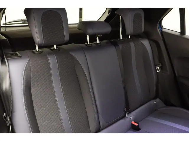 Peugeot 2008 1.2 PureTech Allure 2021 Benzine 15
