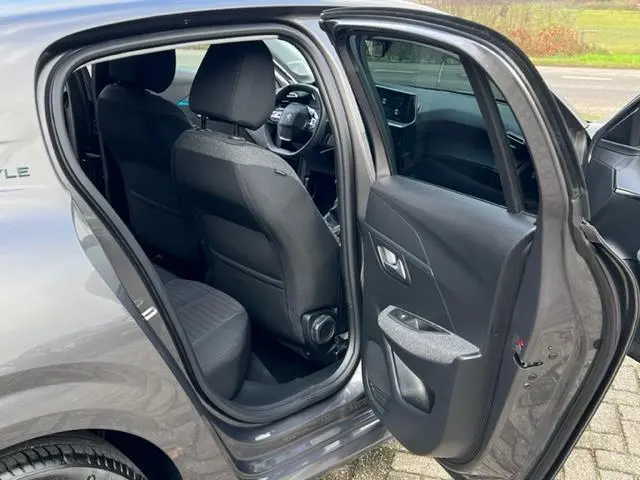 Peugeot 208 1.2 PureTech Allure 2022 Benzine 19