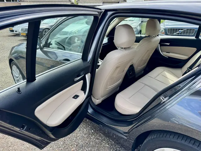 BMW 1 Serie 125i High Executive 2017 Benzine 28