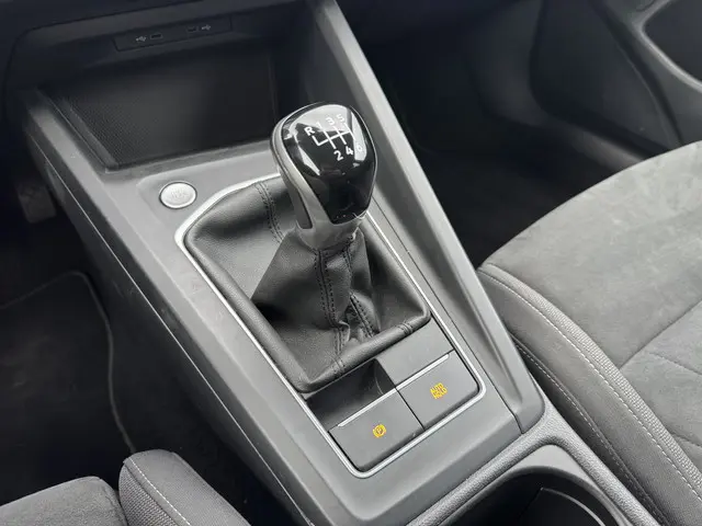 Volkswagen Golf 1.5 TSI 130pk Style 2020 Benzine 18