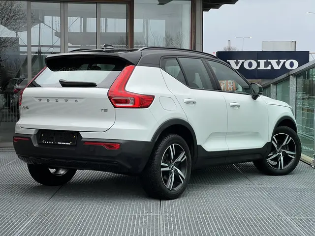 Volvo XC40 1.5 T2 R-Design 2022 Benzine 2