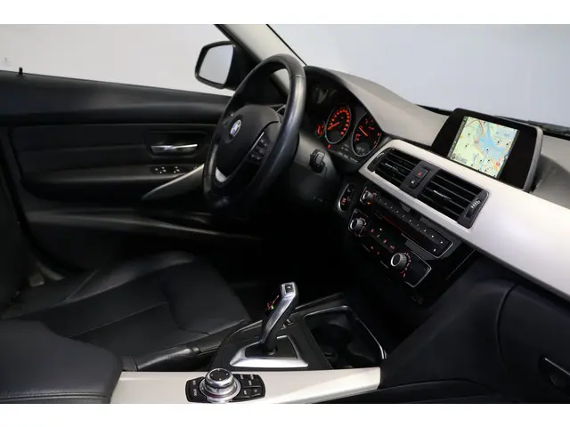 BMW 3 Serie 318i Essential | Automaat|Leder| 2016 Benzine 13