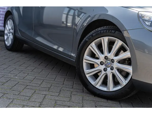 Volvo V40 T3 Momentum Automaat 2015 Benzine 10