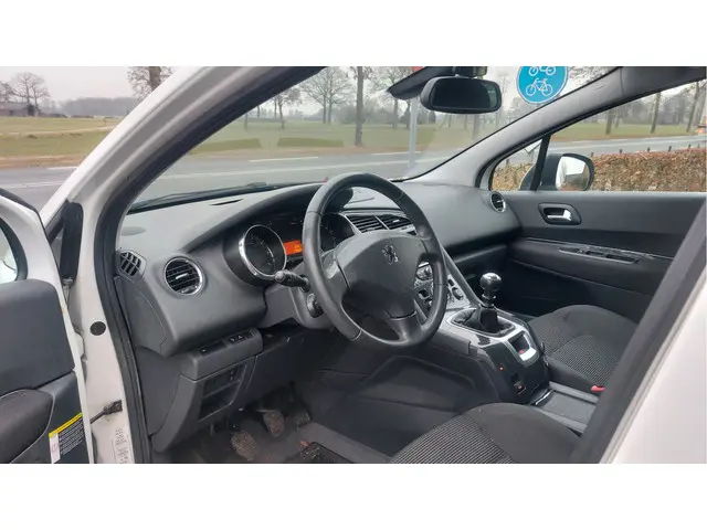 Peugeot 5008 3