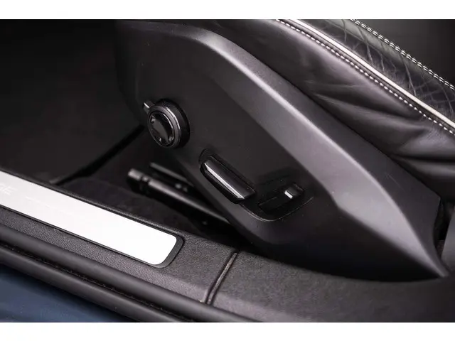 Volvo V60 T6 Recharge AWD R-Design 2022 Hybride Benzine 41