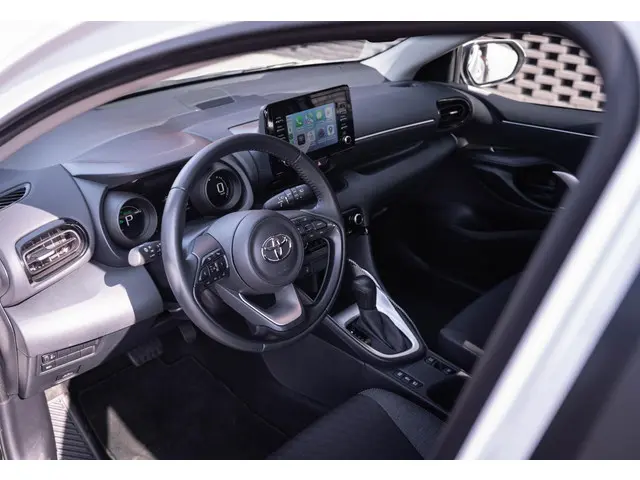 Toyota Yaris 1.5 Hybrid 115 Comfort 2022 Hybride Benzine 38