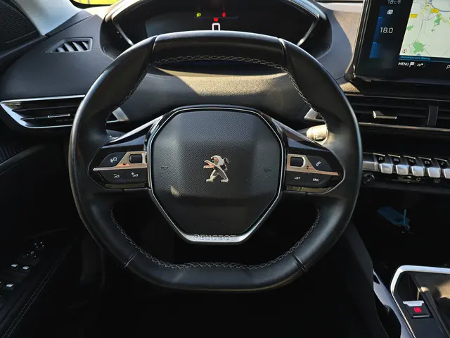 Peugeot 3008 1.2 PureTech Active 2022 Benzine 26