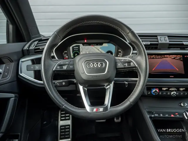 Audi Q3 45 TFSI e S-Line 2022 Hybride Benzine 23