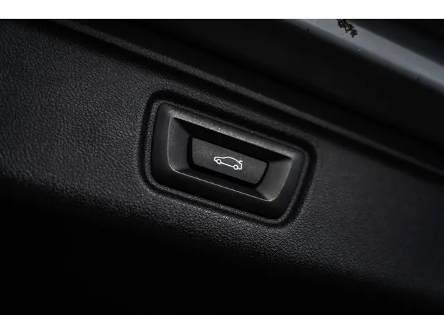 BMW 3 Serie Touring 320i High Executive 2023 Benzine 25