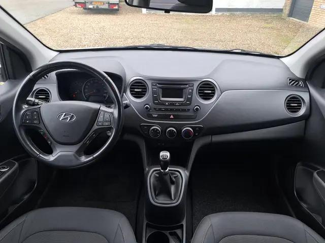 Hyundai i10 1.0i i-Motion 2015 Benzine 10