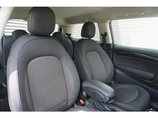 MINI 3-Deurs Cooper C 2022 Benzine 8