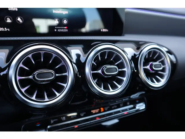 Mercedes-Benz A-Klasse 250 e Luxury 2021 Hybride Benzine 27