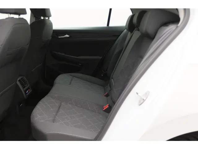 Volkswagen Golf 1.0 TSI Life 2021 Benzine 14