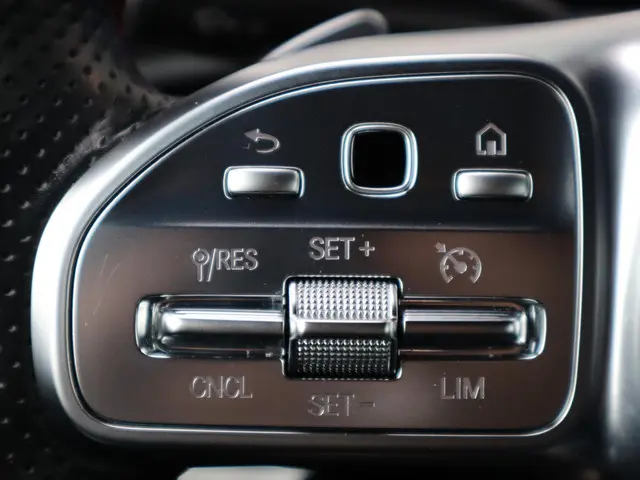 Mercedes-Benz A-Klasse 200 AMG Line 2022 Benzine 17