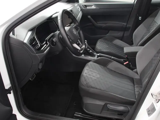 Volkswagen Polo 1.0 TSI R-Line DSG 2023 Benzine 29