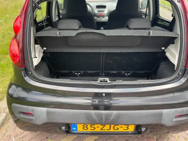 Peugeot 107 1.0 Active-Airco-1e eigenaar 2012 Benzine 7