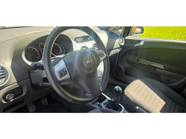 Opel Corsa 1.2-16V Berlin 2013 Benzine 20