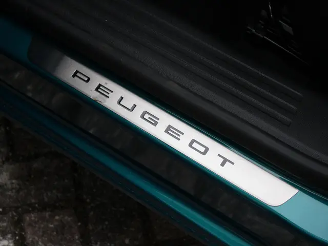 Peugeot 2008 1.2 Hybrid 145 GT 2026 Hybride Benzine 32