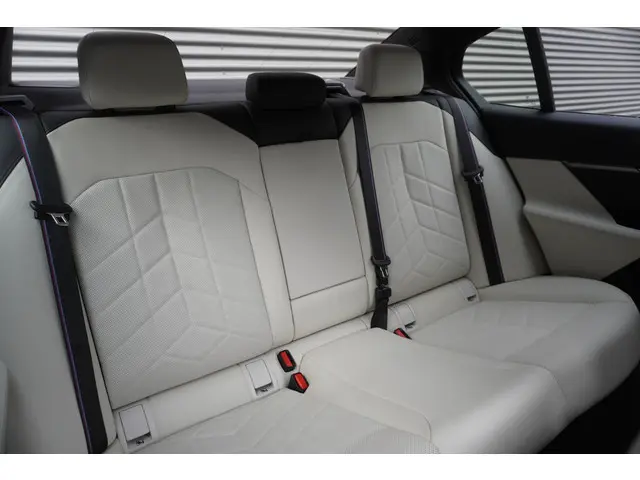 BMW 5 Serie 550e xDrive 2024 Hybride Benzine 16