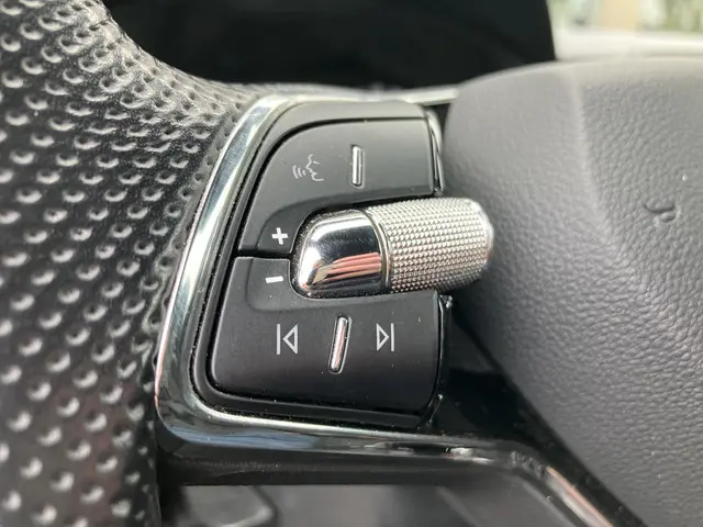 Škoda Kamiq 1.0 TSI Sport Business 2021 Benzine 26