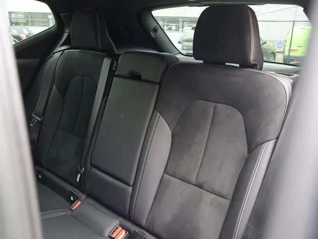 Volvo XC40 B3 Plus Dark 2023 Benzine 16