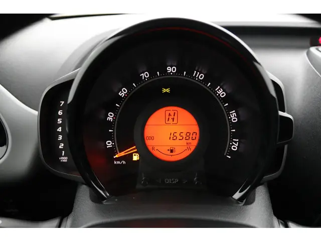 Toyota Aygo 1.0 VVT-i x-play 2021 Benzine 6