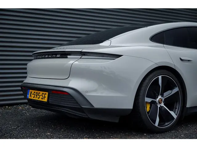 Porsche Taycan 79 kWh 2021 Elektrisch 30