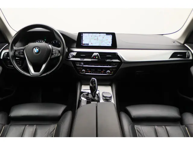BMW 5 Serie Touring 520i High Executive 2018 Benzine 2