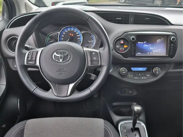 Toyota Yaris 1.5 Hybrid Comfort 2015 Hybride Benzine 22